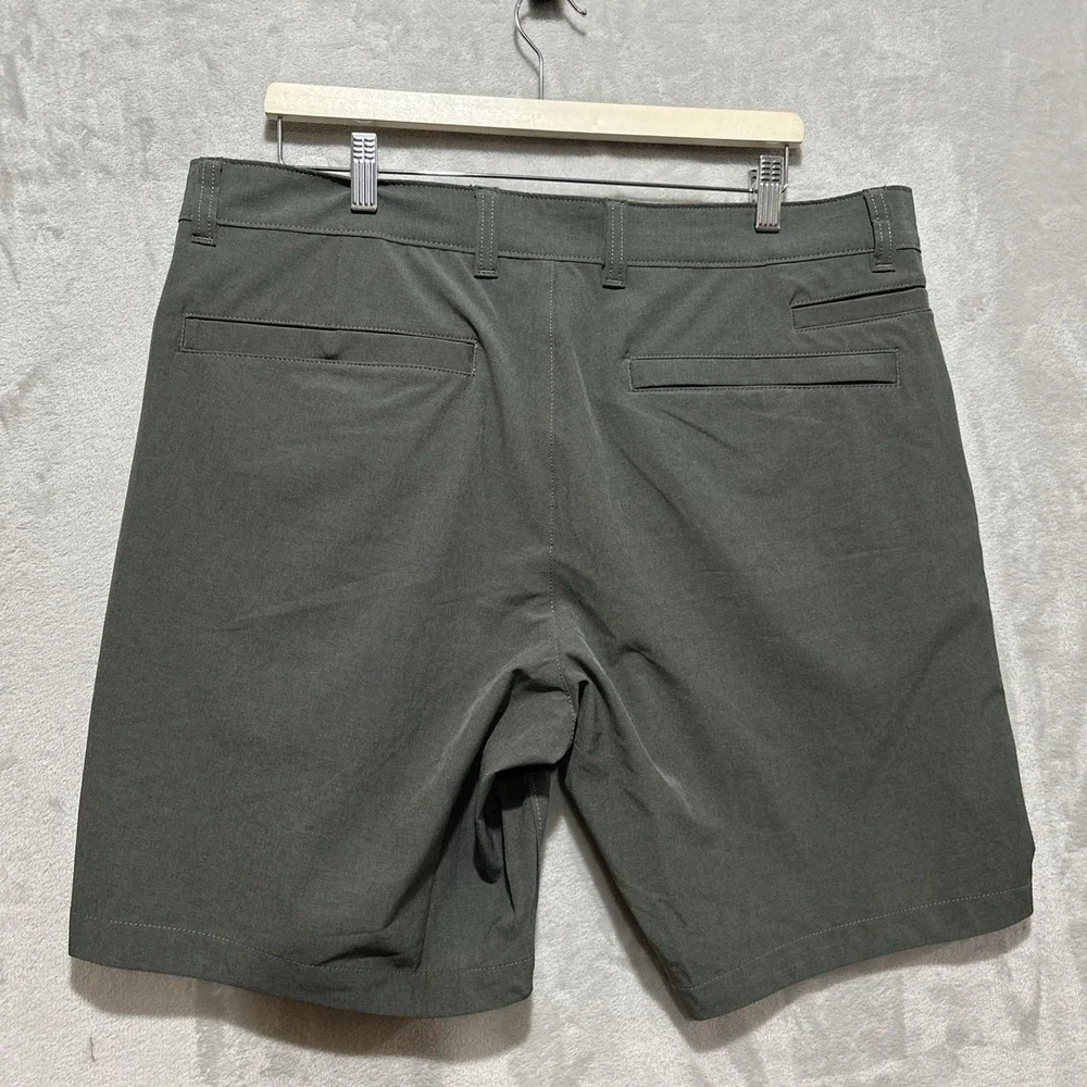 Duluth Trading Co Standard Fit Green Shorts Mens Size 38 Flat Front Slash Pocket